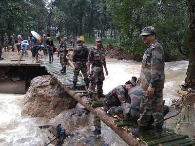 pictures hd images Indian Army, Indian Navy Kerala floods relief rescue operation operation madad operation sahyog victim disaster costal area tragedy role of Indian army in Kerala relief operation 