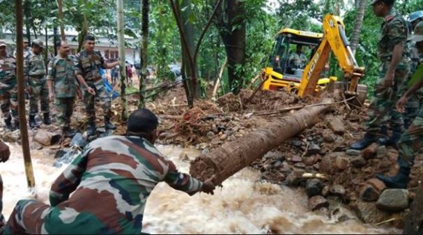 pictures hd images Indian Army, Indian Navy Kerala floods relief rescue operation operation madad operation sahyog victim disaster costal area tragedy role of Indian army in Kerala relief operation