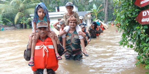 pictures hd images Indian Army, Indian Navy Kerala floods relief rescue operation operation madad operation sahyog victim disaster costal area tragedy role of Indian army in Kerala relief operation