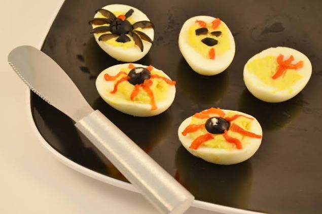 treat Halloween party menu ideas, how to make dishes cuisine food item kids adults children dress frightening good for party fun festival gothic decor drinks mocktail cocktail