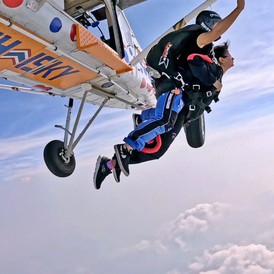 skydiving in india thailand russia spain paratroopers major pradeep rao thai sky adventures what to do where to go book ticket money how much learn tandem jumps AFF A License ratings