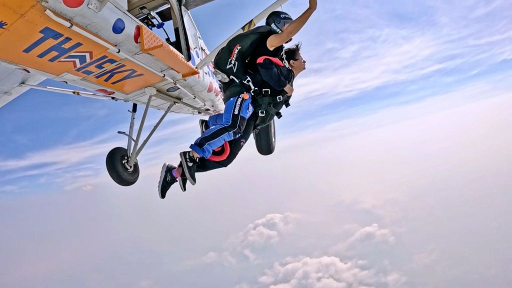 sky diving india how to become sky diver paratrooping vertical wind tunnel AFF course A license thai sky thailand world major pradeep rao army military learn skydiving first step